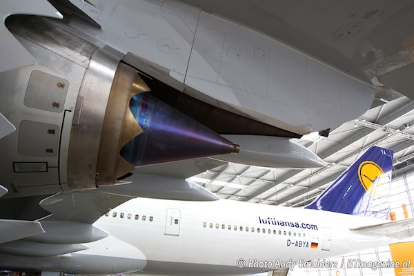 20120531122-Lufthansa-Boeing-747-8-Engine1.jpg