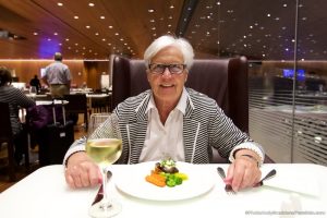 QATAR AIRWAYS BUSINESS CLASS SPECIAL ASSISTENTIE OUDEREN